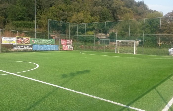 Samone: pavimentazione campo da calcio a 5 in erba sintetica