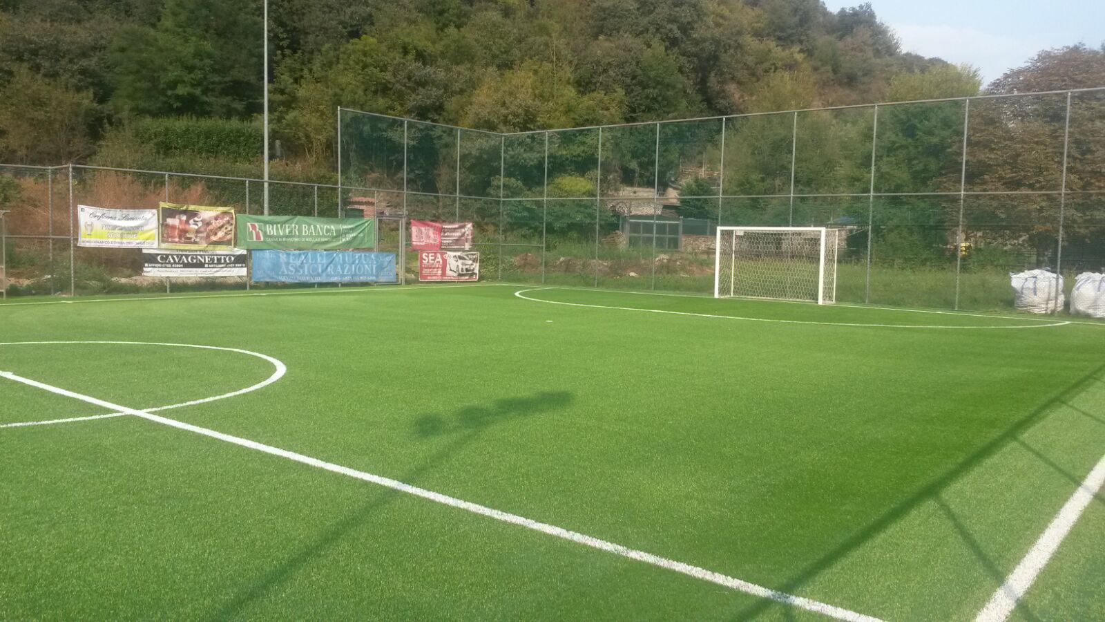 Samone: pavimentazione campo da calcio a 5 in erba sintetica